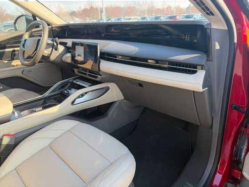 Used 2025 Lincoln Nautilus Premier w/ Equipment Group 102A image 15