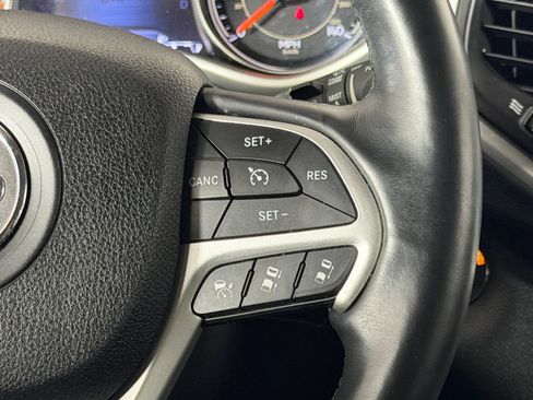 Used 2015 Jeep Cherokee Trailhawk w/ Comfort/Convenience Group AWD/4WD image 16