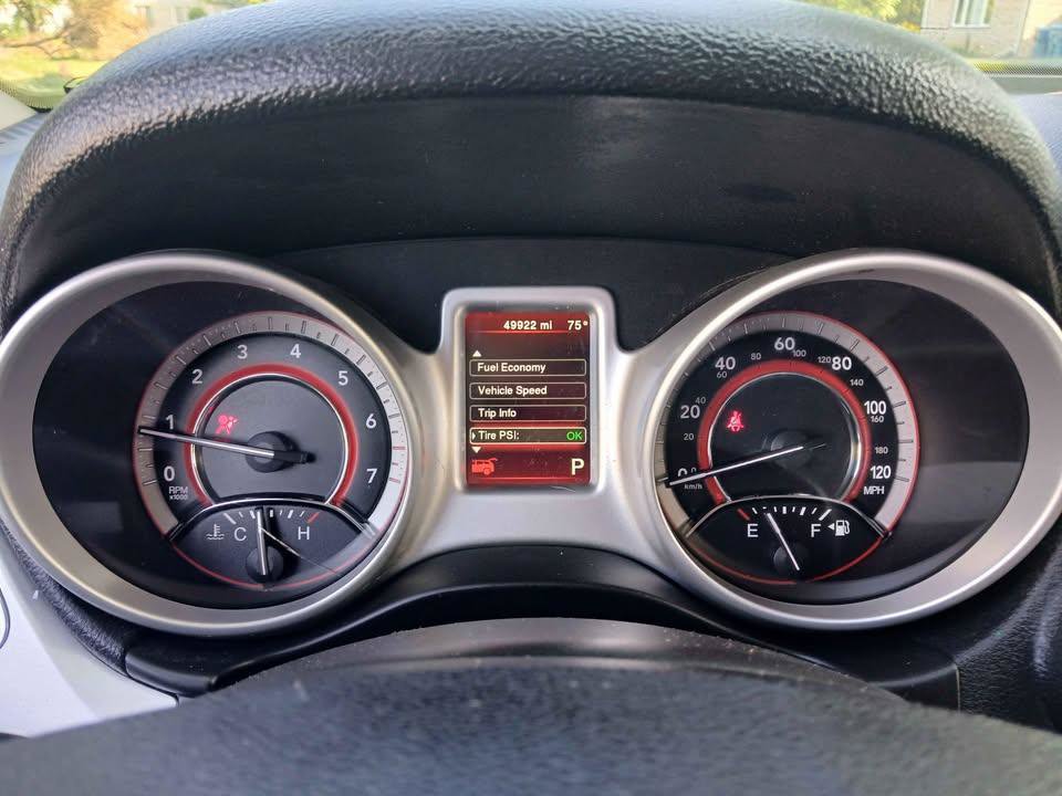 Used 2019 Dodge Journey SE w/ Blacktop Package FWD image 16