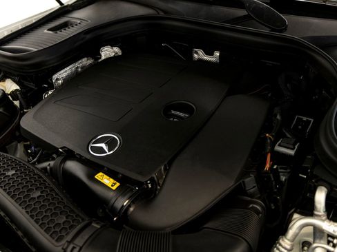 Used 2020 Mercedes-Benz GLC 300 GLC 300 image 31