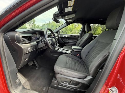 Used 2020 Ford Explorer XLT w/ Comfort Package AWD/4WD image 9