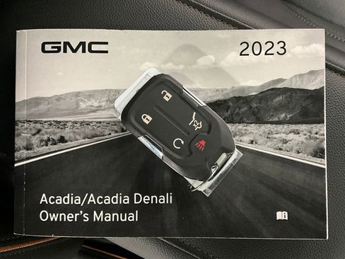 Used 2023 GMC Acadia AT4 w/ Technology Package AWD/4WD image 13