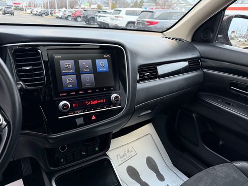 Used 2020 Mitsubishi Outlander SE image 46