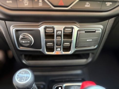 Used 2022 Jeep Wrangler Unlimited Sport AWD/4WD image 27