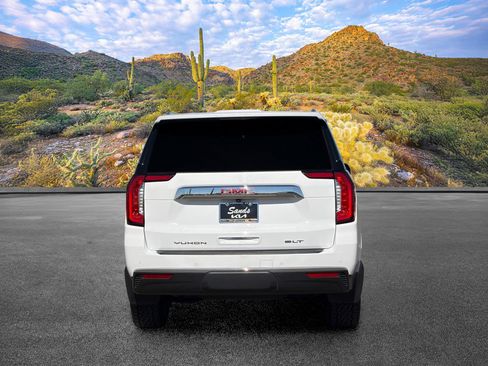 Used 2024 GMC Yukon XL SLT w/ SLT Luxury Package AWD/4WD image 9