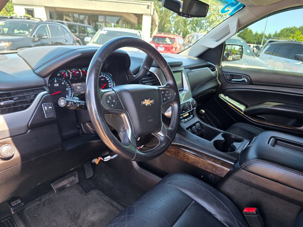 Used 2015 Chevrolet Suburban LS RWD image 9