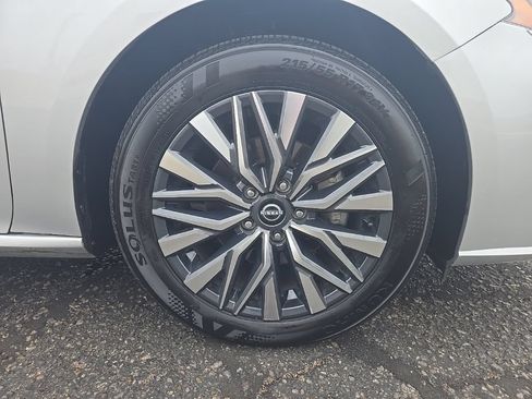 Used 2024 Nissan Altima 2.5 SV FWD image 10