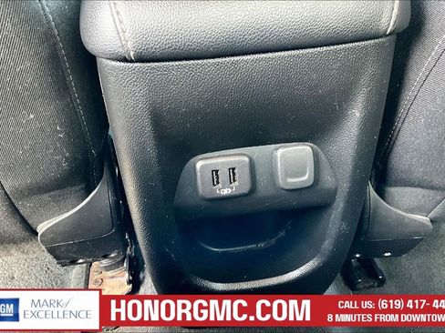Used 2022 Chevrolet Colorado LT w/ LT Convenience Package AWD/4WD image 11