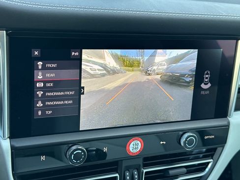 Certified 2025 Porsche Macan image 22