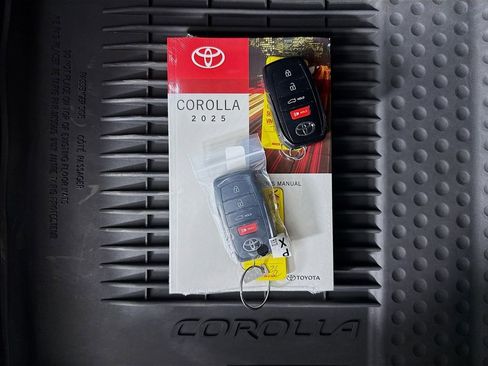 Certified 2025 Toyota Corolla SE w/ Convenience Package image 35