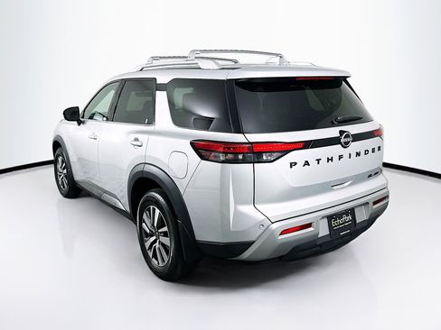 Used 2023 Nissan Pathfinder SL w/ Black Appearance Package image 5