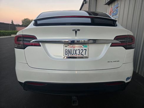 Used 2020 Tesla Model X Long Range image 6