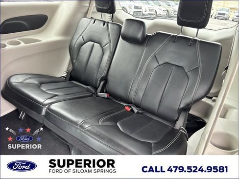Used 2024 Chrysler Pacifica Touring-L FWD image 18