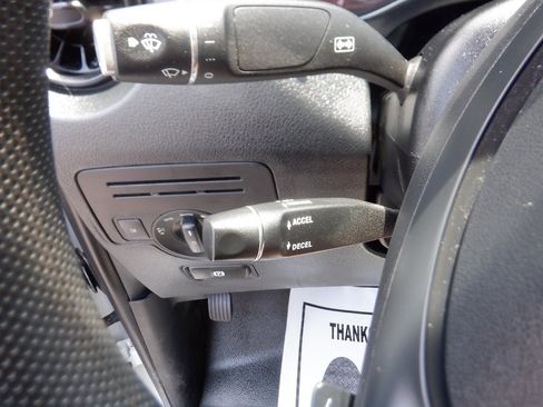 Used 2023 Mercedes-Benz Metris image 13