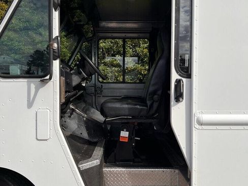 Used 2014 Ford E-350 and Econoline 350 Super Duty w/ A/C Prep Package image 12