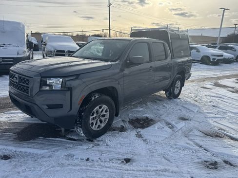 Used 2024 Nissan Frontier SV image 18