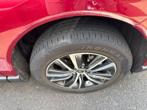 Used 2021 Toyota Venza LE w/ Carpet Mat Package (TMS) AWD/4WD image 10
