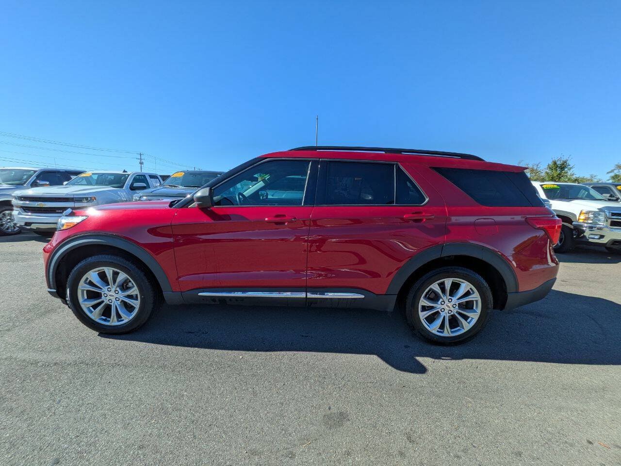 Used 2021 Ford Explorer XLT w/ Equipment Group 202A AWD/4WD image 3