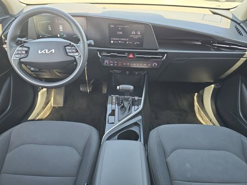 Used 2025 Kia Niro LX image 9