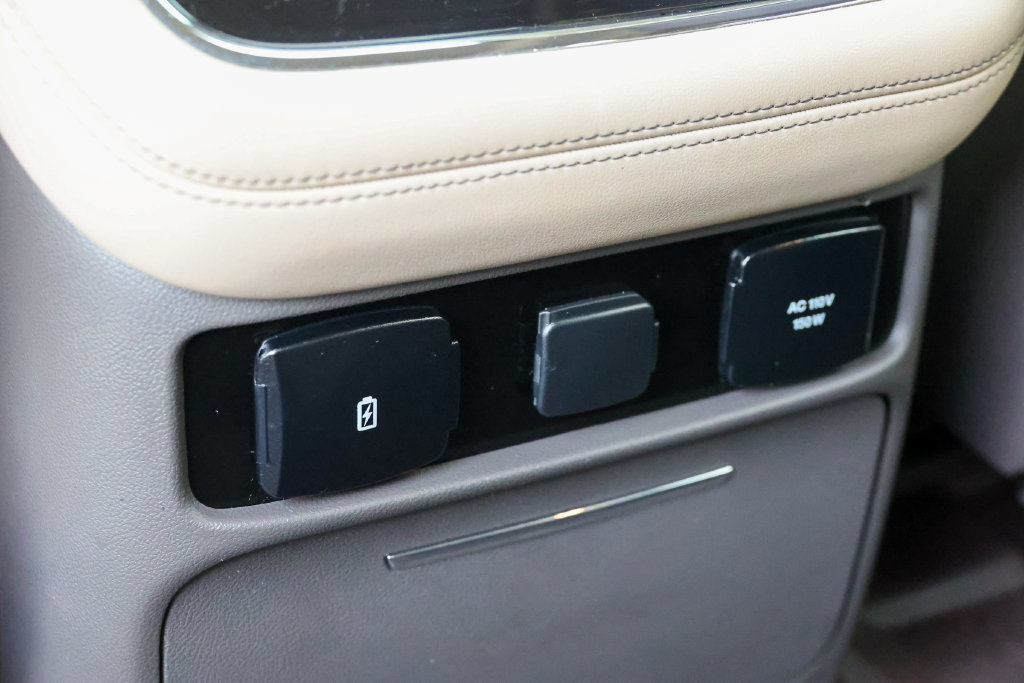 Used 2024 Lincoln Navigator Premiere AWD/4WD image 37
