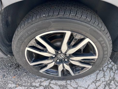 Used 2020 Honda Pilot Touring image 16
