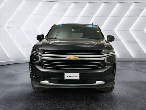 Used 2024 Chevrolet Suburban LT RWD image 2