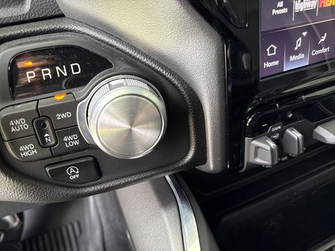Used 2025 RAM 1500 Laramie w/ Sport Appearance Package AWD/4WD image 25