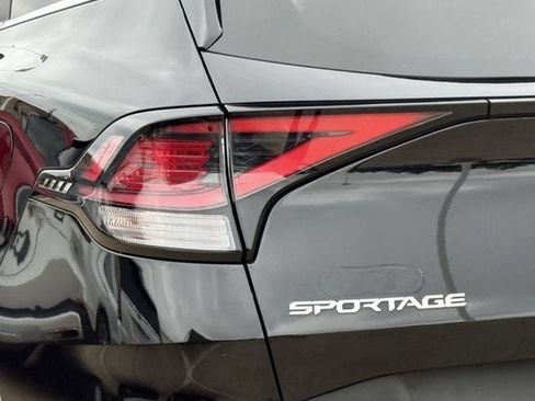 Used 2024 Kia Sportage EX FWD image 6