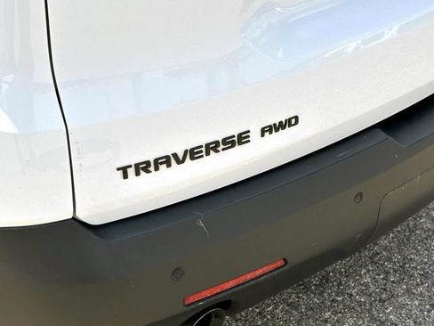 Used 2021 Chevrolet Traverse LT AWD/4WD image 9