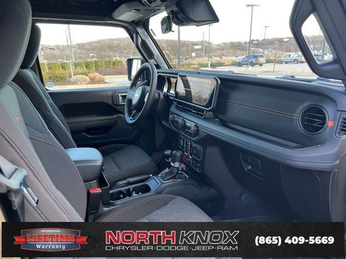 Used 2025 Jeep Gladiator Mojave w/ Convenience Group image 29