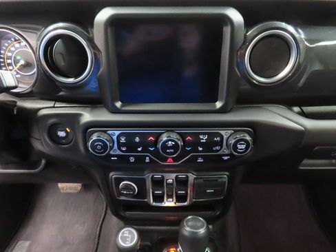 Used 2023 Jeep Wrangler Unlimited Sahara image 14