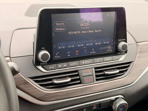 Used 2025 Nissan Altima 2.5 SV FWD image 28