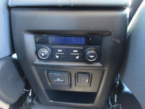 Used 2020 Chevrolet Traverse Premier image 16