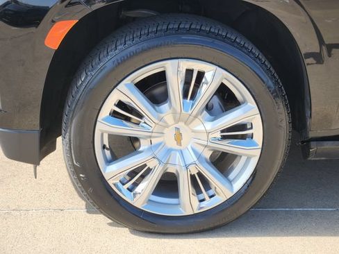 Used 2023 Chevrolet Suburban High Country w/ Max Trailering Package AWD/4WD image 18