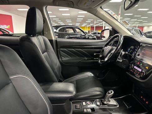 Used 2018 Mitsubishi Outlander GT AWD/4WD image 32