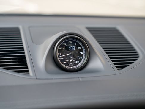Certified 2026 Porsche Macan AWD/4WD image 16