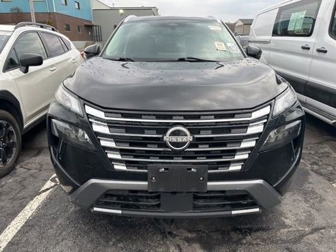 Used 2024 Nissan Rogue SL image 2