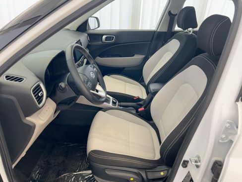 Used 2022 Hyundai Venue SEL image 5