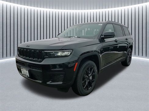 New 2025 Jeep Grand Cherokee L Laredo image 21