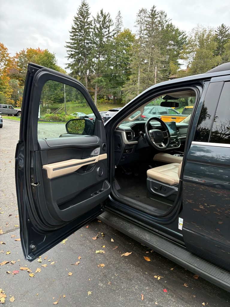 Used 2024 Ford Expedition XLT AWD/4WD image 15