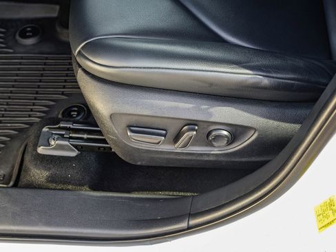 Certified 2023 Toyota Highlander XLE image 26