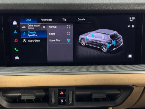 Used 2024 Porsche Cayenne w/ Sport Chrono Package image 28