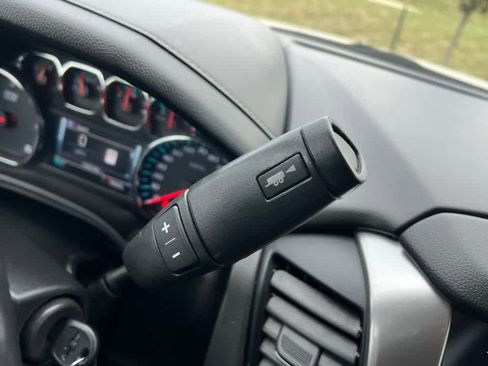 Used 2019 Chevrolet Suburban LT image 36