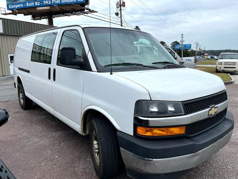 Used 2018 Chevrolet Express 3500 Extended w/ Driver Convenience Package image 3