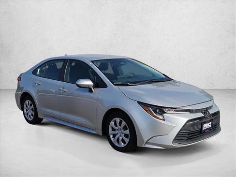 Used 2023 Toyota Corolla LE FWD image 3
