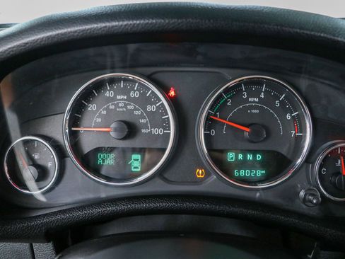 Used 2017 Jeep Wrangler Unlimited Sahara AWD/4WD image 17