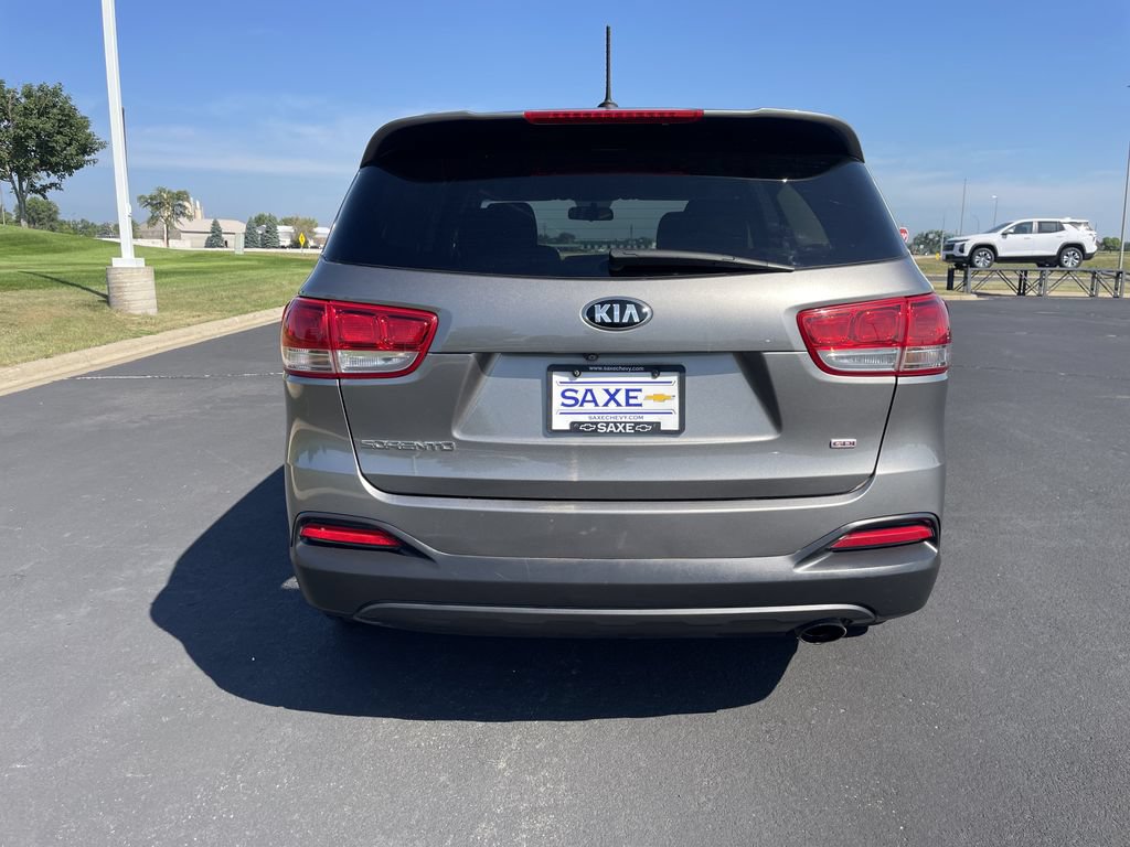 Used 2017 Kia Sorento AWD image 4