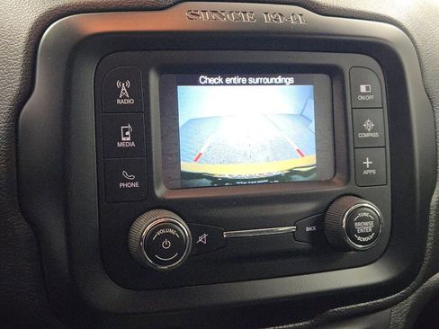 Used 2017 Jeep Renegade Latitude w/ Popular Equipment Group image 29