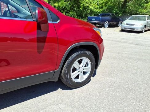 Used 2020 Chevrolet Trax LT w/ LT Convenience Package AWD/4WD image 9