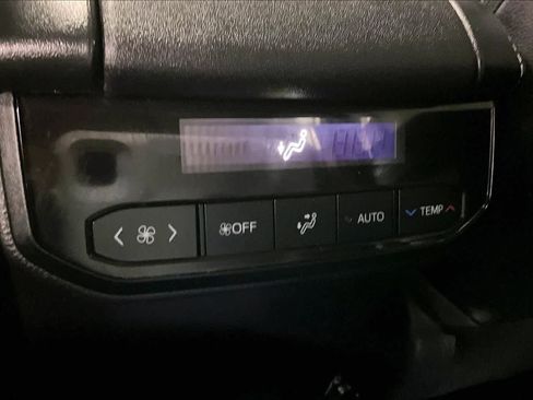 Used 2023 Toyota Highlander XLE AWD/4WD image 34